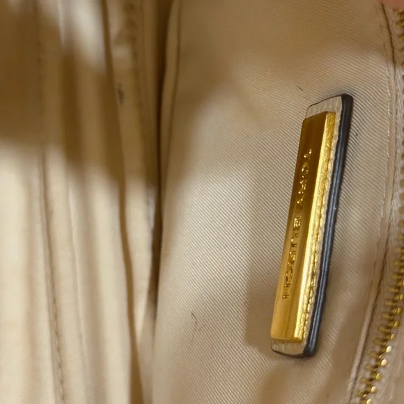 VGUC Tory Burch Ivory Crossbody Bag with Gold Accents - Picture 9 of 12